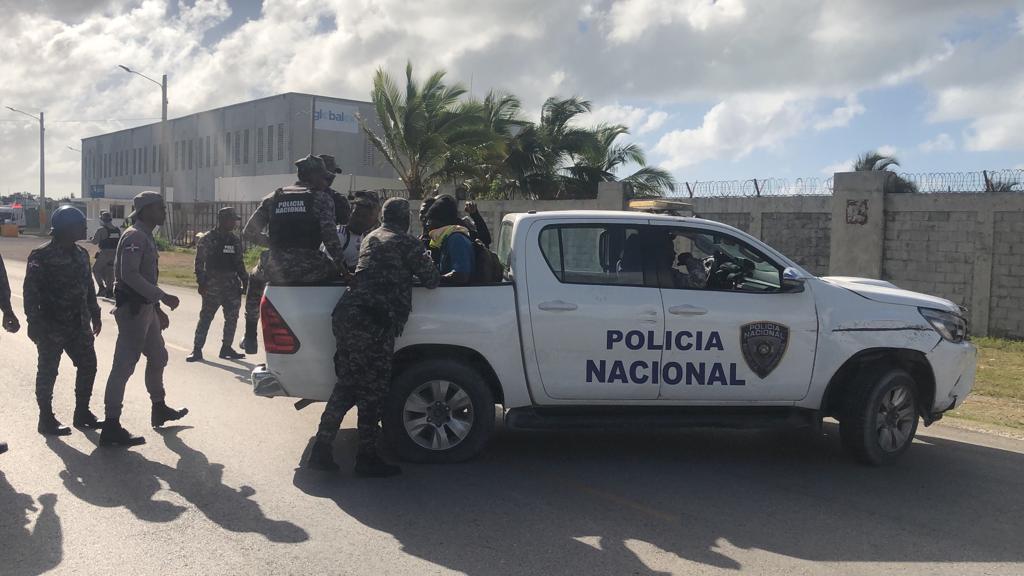  Haitianos se enfrentan a policías en Cap Cana